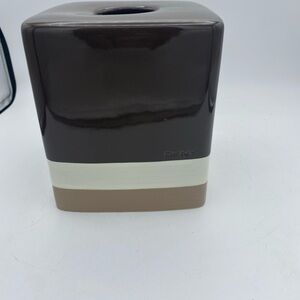 Bed Bath & Beyond Boutique DKNY Ceramic Tissue Box cover Brown & Tan